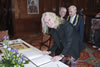 Billy Connolly - Signing the Roll